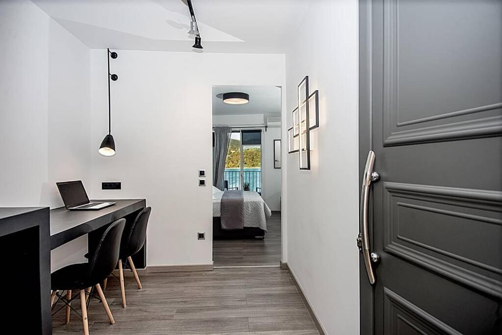 A & B Minimal Suite With Sea View In Argostoli ภายนอก รูปภาพ